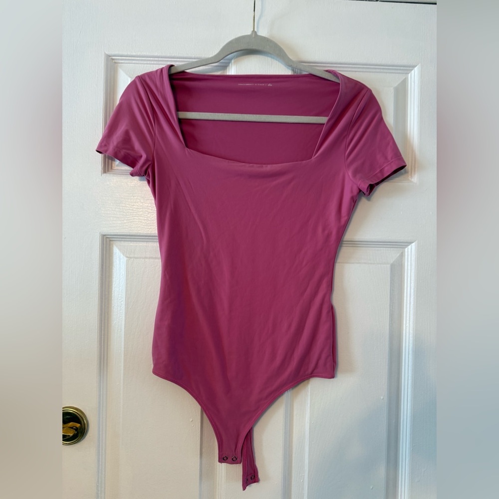 Abercrombie & Fitch Pink Short Sleeve Scoop Neck Bodysuit